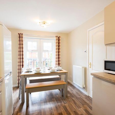 Bright & Modern 4 Bedroom Townhouse 스태퍼드 외부 사진